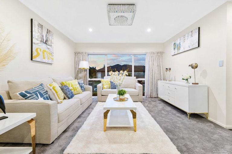 Photo of property in 1 Stamford Crescent, Flat Bush, Auckland, 2019