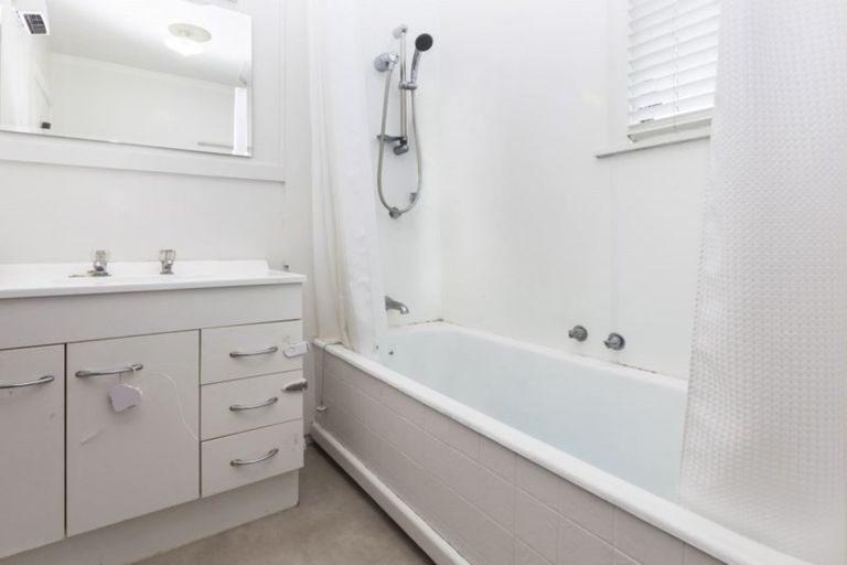 Photo of property in 10 Torquay Place, Bryndwr, Christchurch, 8053