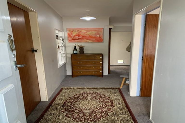 Photo of property in 3 Hawthorn Crescent, Stokes Valley, Lower Hutt, 5019