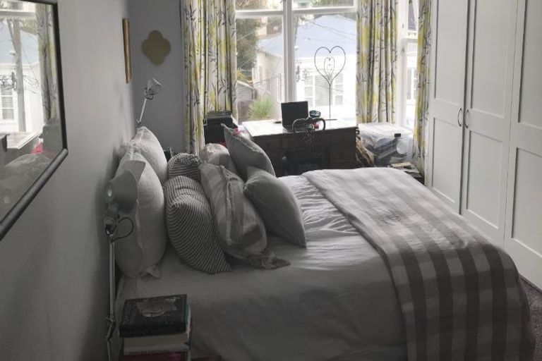 Photo of property in 4 Caroline Street, Mount Victoria, Wellington, 6011