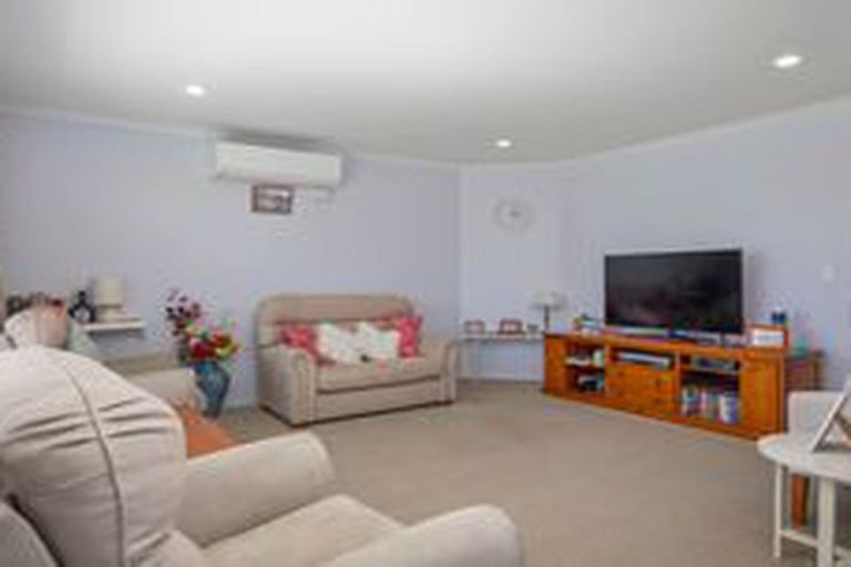 Photo of property in Rangeview Villas, 41/9 Fuller Close, Levin, 5510