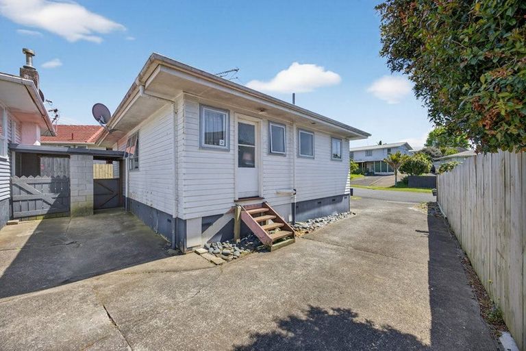 Photo of property in 1/47 Larne Avenue, Pakuranga Heights, Auckland, 2010