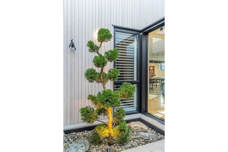 Photo of property in 11 Sapphire Spring Rise, Wanaka, 9305