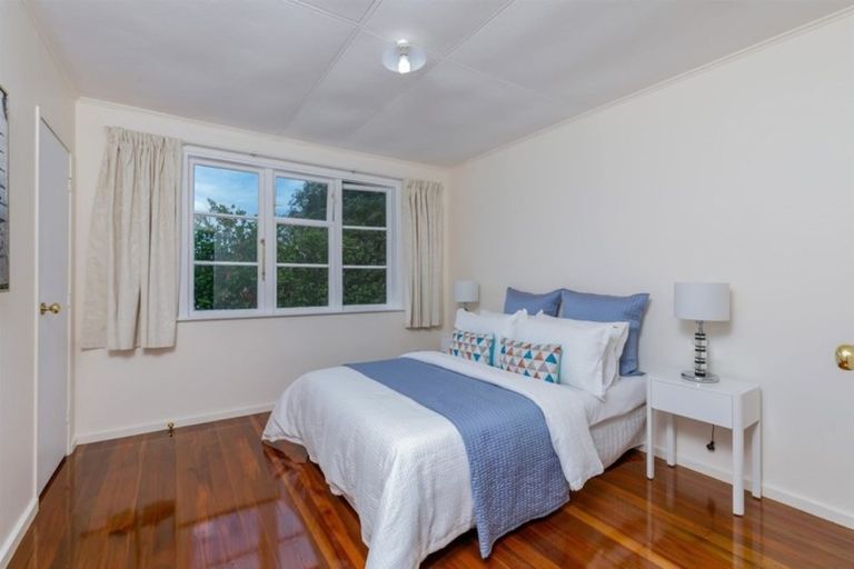 Photo of property in 23 Otakau Road, Milford, Auckland, 0620