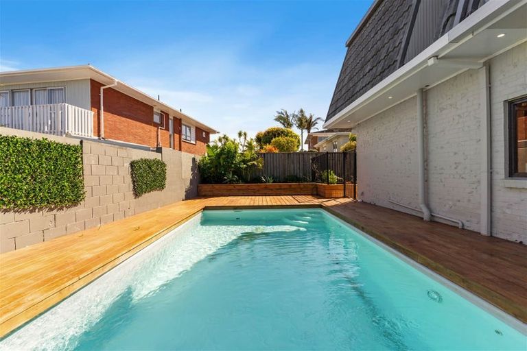 Photo of property in 1 Heaton Grove, Chatswood, Auckland, 0626