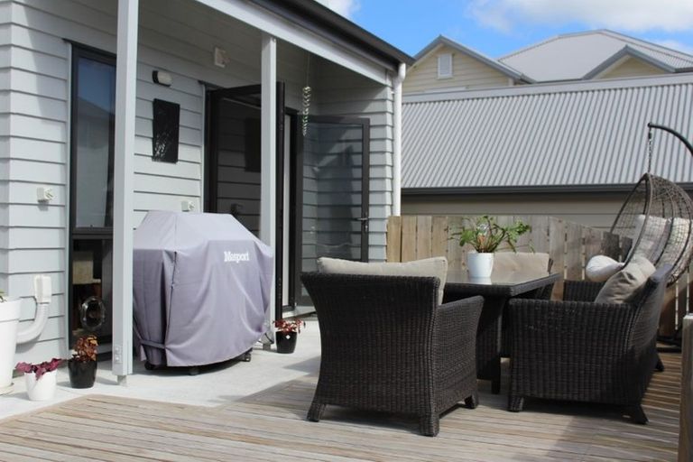 Photo of property in 18 Warbler Crescent, Papakura, 2110