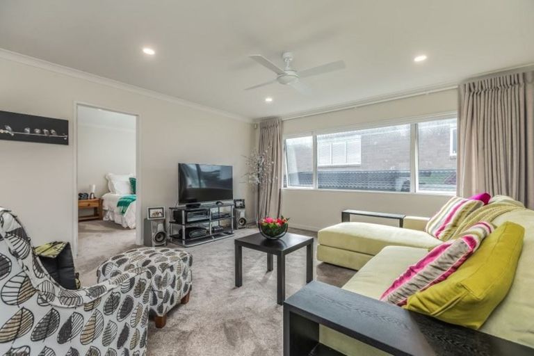 Photo of property in 15 Tawa Place, Orewa, 0931