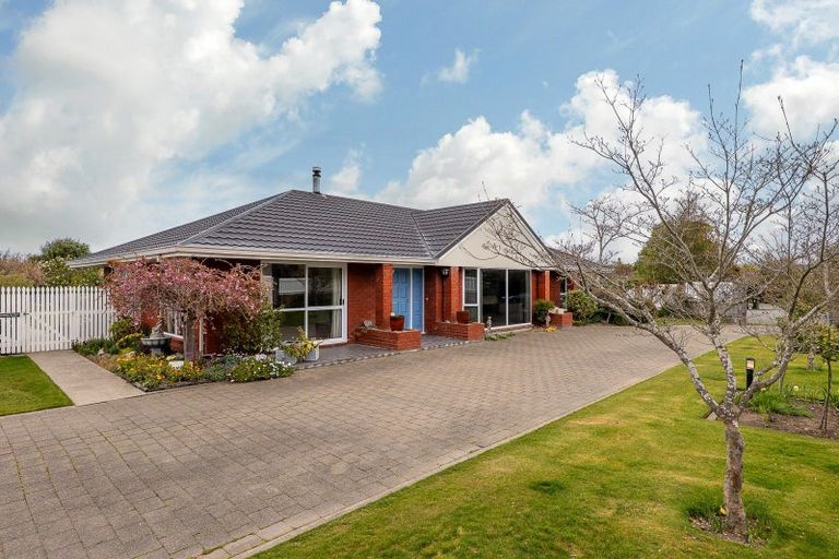 Photo of property in 33 Oakden Drive, Darfield, 7510