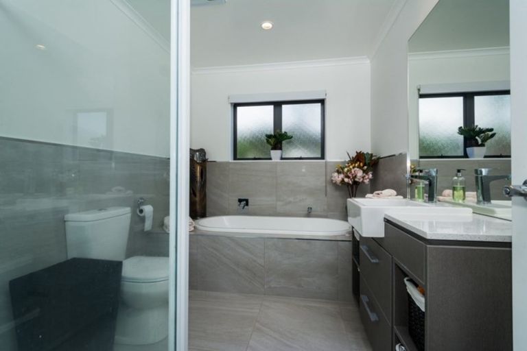 Photo of property in 88 Mackay Drive, Greenhithe, Auckland, 0632