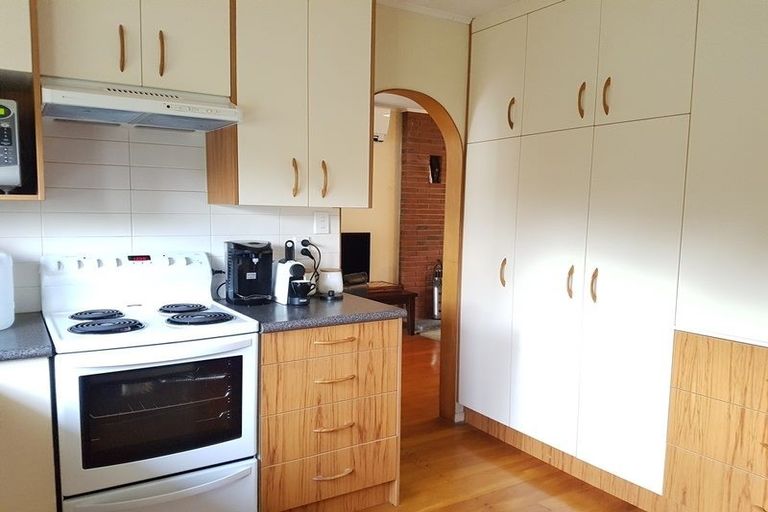 Photo of property in 228 Forrest Hill Road, Forrest Hill, Auckland, 0620