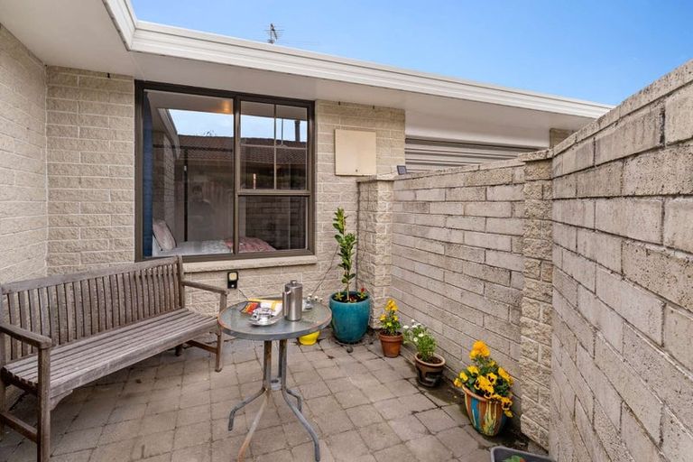 Photo of property in 1/37 Karnak Crescent, Russley, Christchurch, 8042