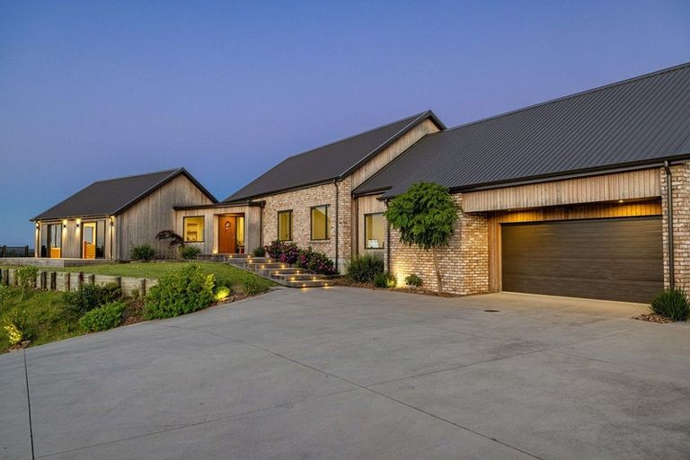 Photo of property in 42 Te Auhi Way, Welcome Bay, Tauranga, 3112