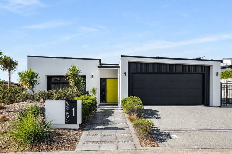 Photo of property in 3 Grace Cove, Aotea, Porirua, 5024