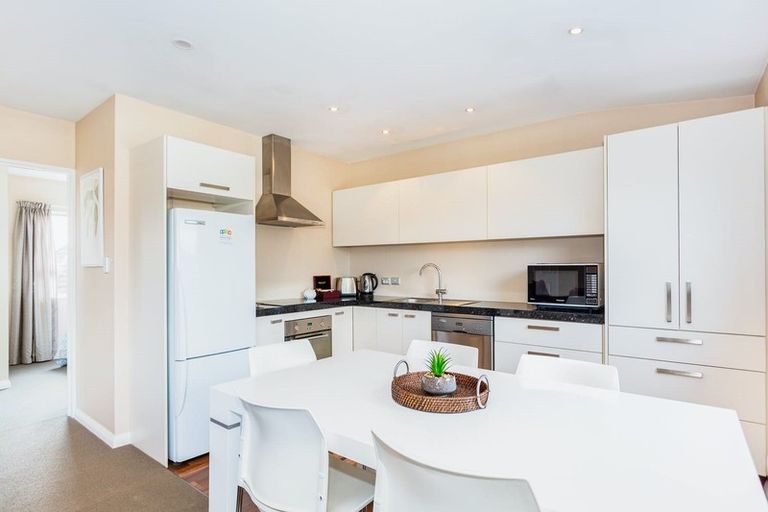 Photo of property in 8c Broadbent Street, Riccarton, Christchurch, 8041