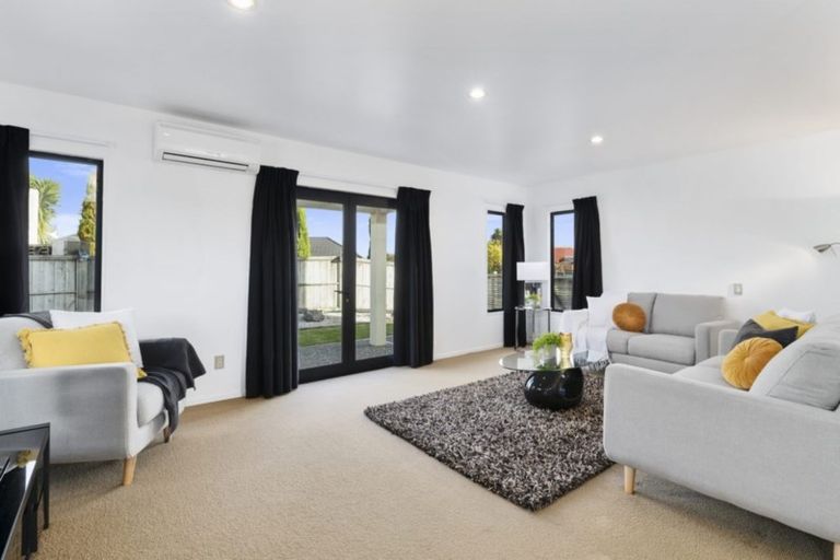 Photo of property in 21 Observation Place, Paraparaumu, 5032