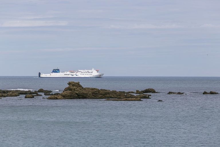 Photo of property in 32 Owhiro Bay Parade, Owhiro Bay, Wellington, 6023