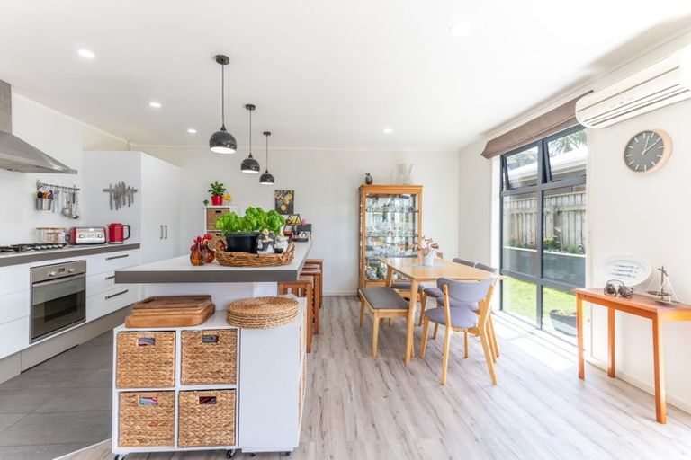 Photo of property in 42 Kenepuru Drive, Tawa, Wellington, 5028