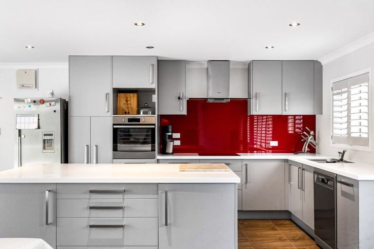 Photo of property in 15 Woodford Heights, Havelock North, 4130