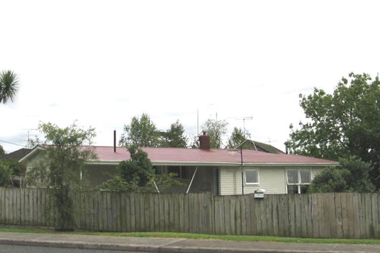 Photo of property in 50 Eskdale Road, Birkdale, Auckland, 0626