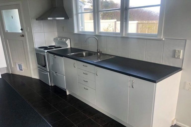 Photo of property in 5 Holly Grove, Maungaraki, Lower Hutt, 5010