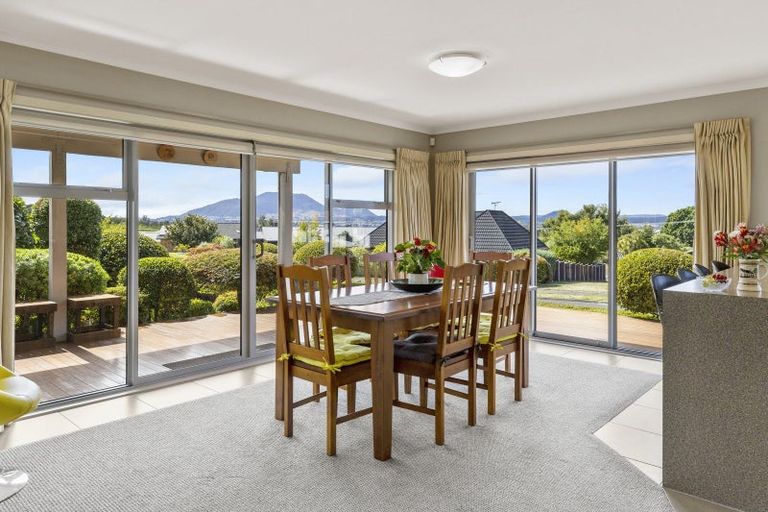 Photo of property in 19 Kinder Street, Acacia Bay, Taupo, 3330