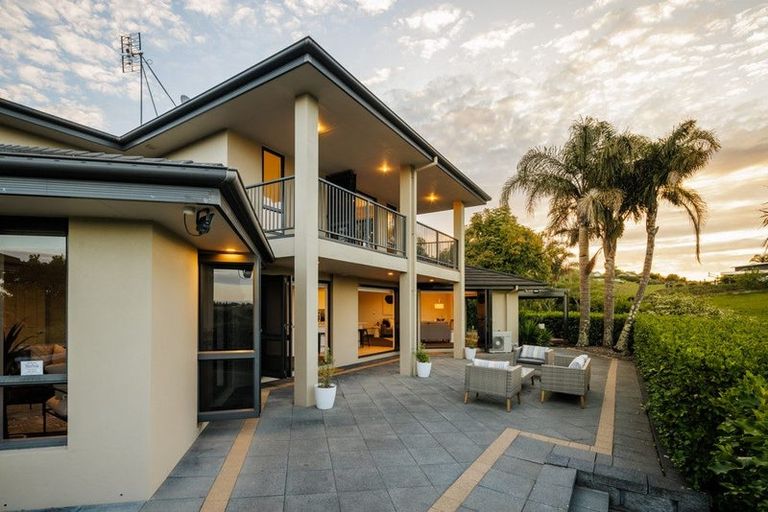 Photo of property in 2 Stonebridge Road, Temple View, Hamilton, 3289