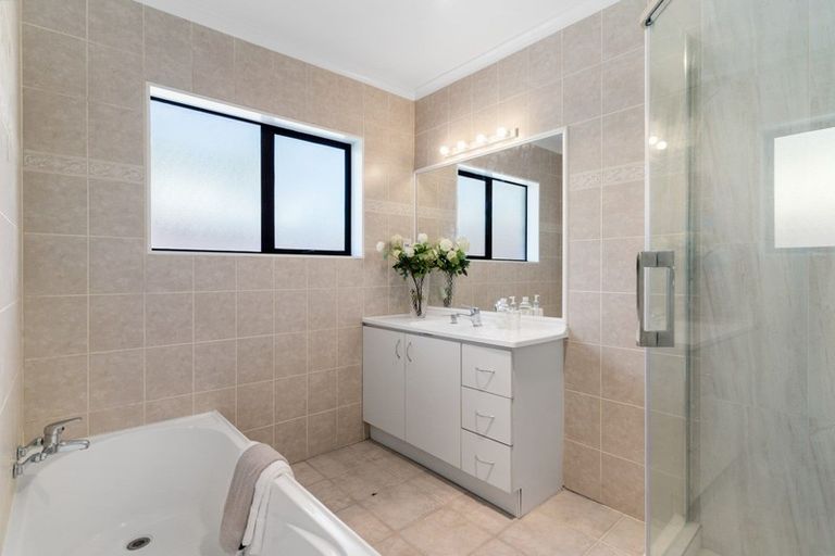 Photo of property in 8 Lowburn Place, Clover Park, Auckland, 2019