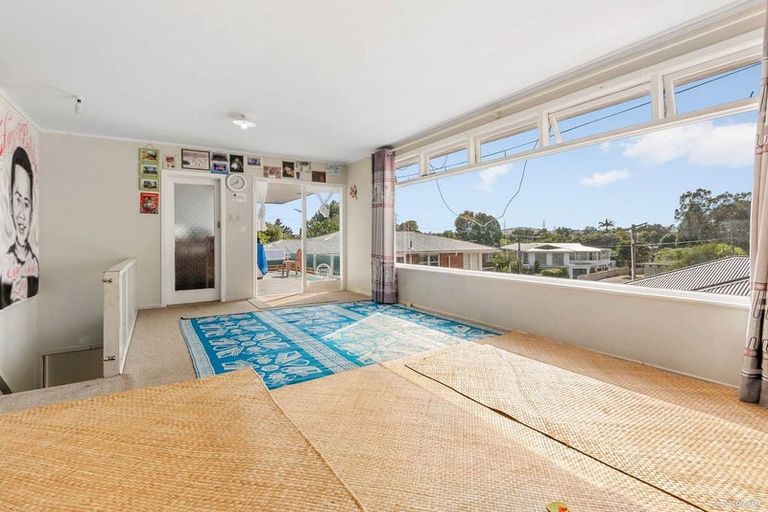 Photo of property in 13 Kelston Street, New Lynn, Auckland, 0600