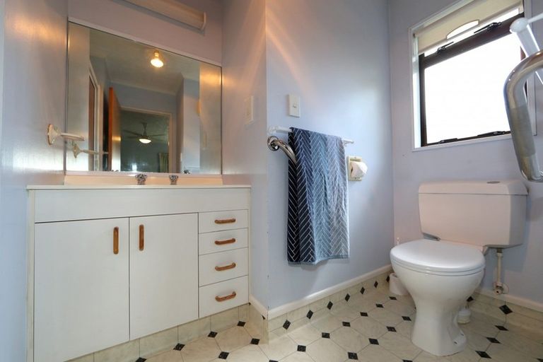 Photo of property in 243b Warwick Road, Mayfair, Hastings, 4122