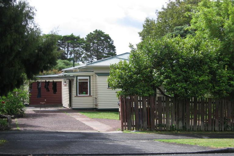 Photo of property in 24 Tirimoana Road, Te Atatu South, Auckland, 0602