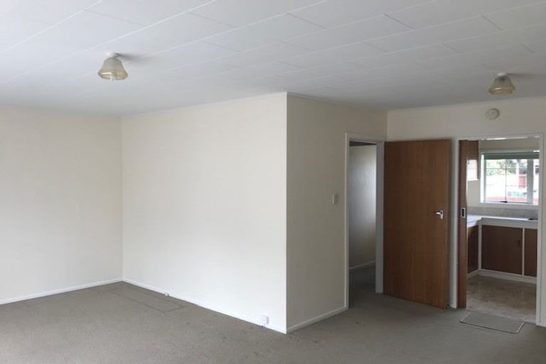 Photo of property in 2/14 Fuller Grove, Woburn, Lower Hutt, 5010