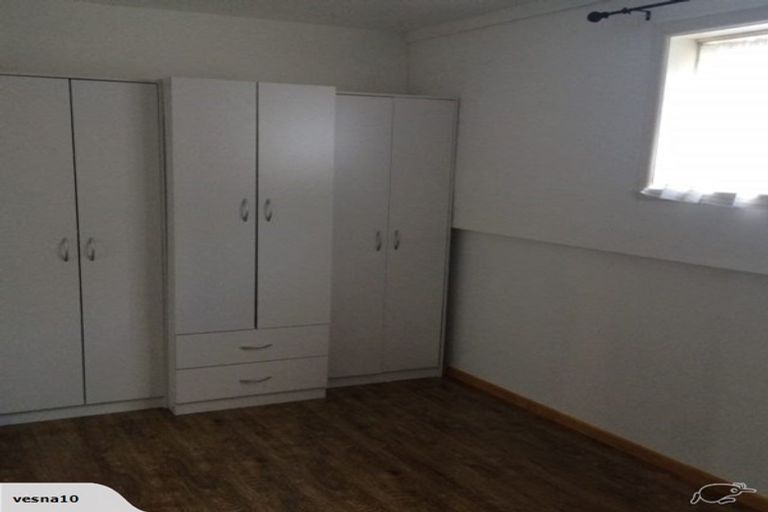 Photo of property in 2 Easton Park Parade, Glenfield, Auckland, 0629