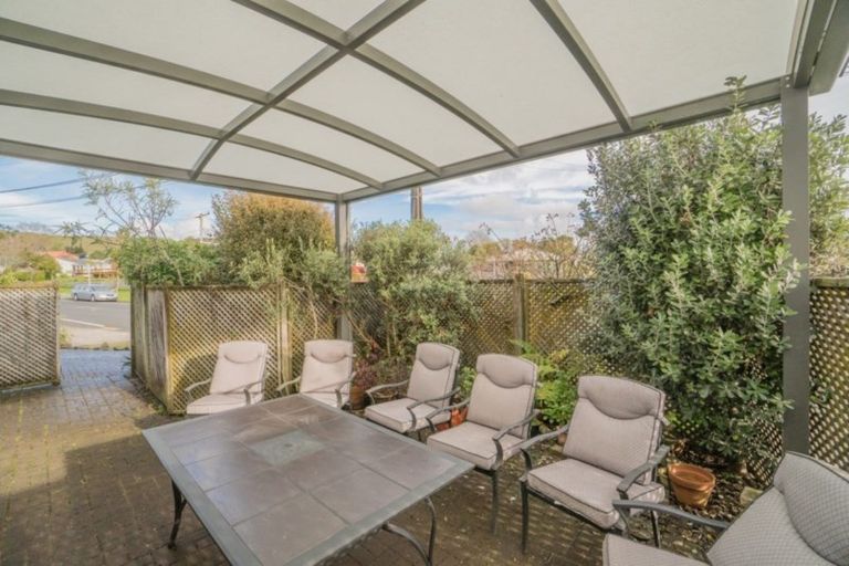 Photo of property in 50a Kiwi Esplanade, Mangere Bridge, Auckland, 2022