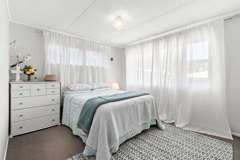 Photo of property in 6 Carlton Terrace, Westown, New Plymouth, 4310