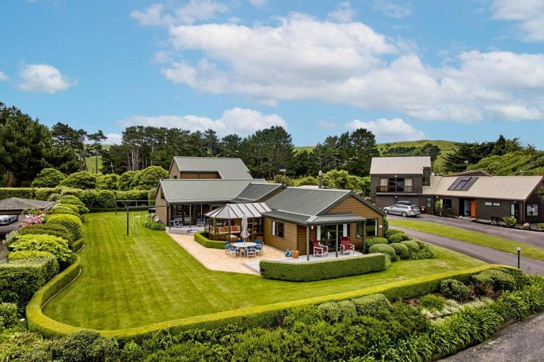 Photo of property in 31 Motukaraka Point, Pauatahanui, Porirua, 5381