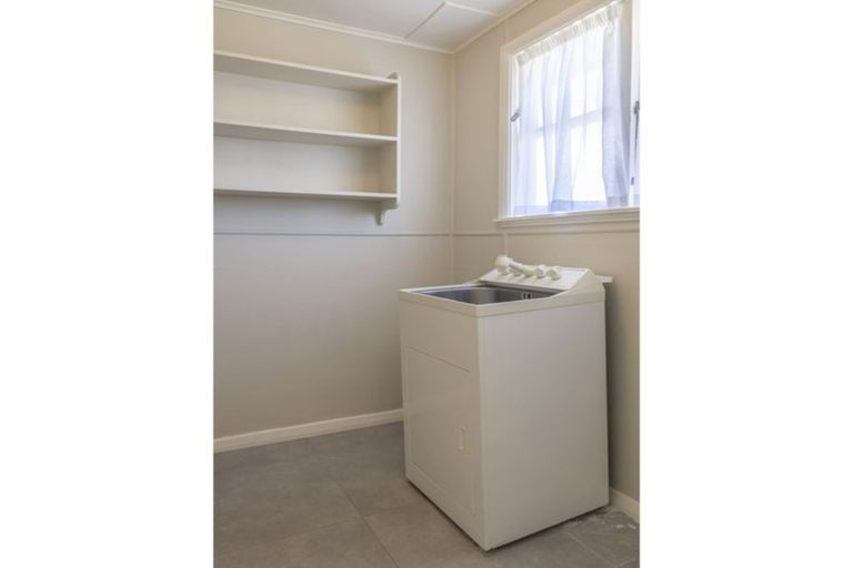 Photo of property in 31 Douglas Crescent, Fairfield, Hamilton, 3214