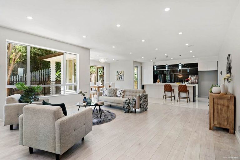 Photo of property in 29 Corricvale Way, Northcross, Auckland, 0630