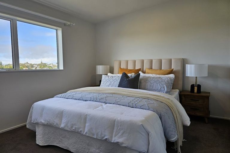 Photo of property in 65 Zara Court, Windsor Park, Auckland, 0632