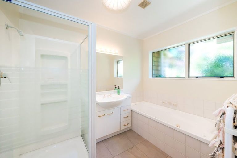 Photo of property in 25 Awanui Drive, Waikanae, 5036