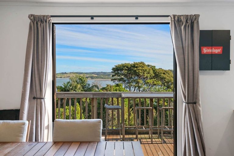 Photo of property in 183 Wade River Road, Wade Heads, Whangaparaoa, 0932