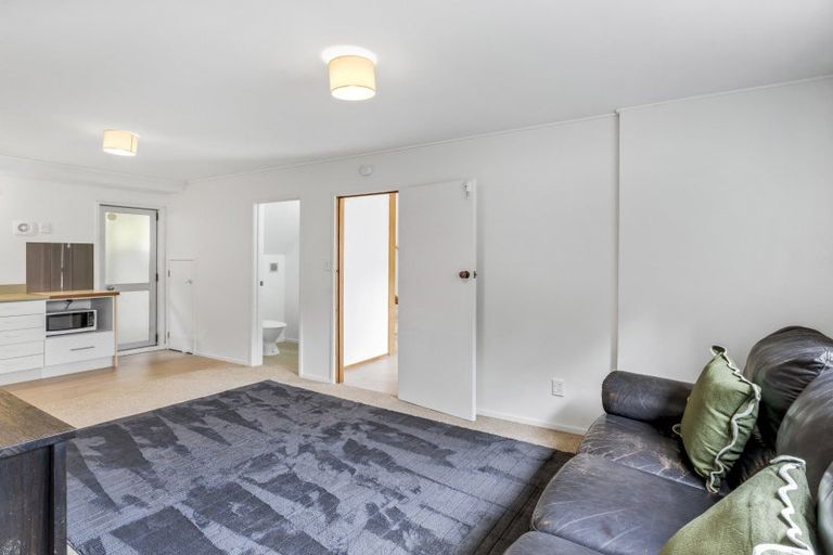 Photo of property in 2/3 Pohutukawa Avenue, Shelly Park, Auckland, 2014