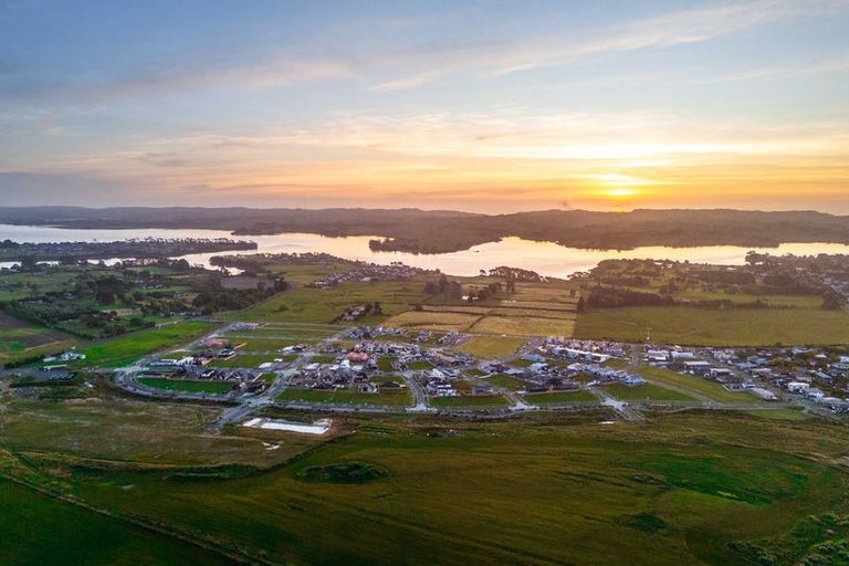 Photo of property in 11 Kaitiaki Drive, Clarks Beach, 2122