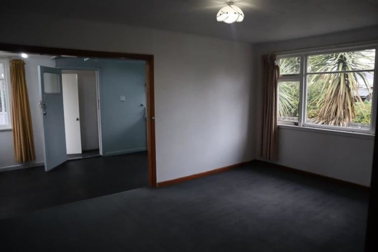 Photo of property in 112 Avonhead Road, Avonhead, Christchurch, 8042