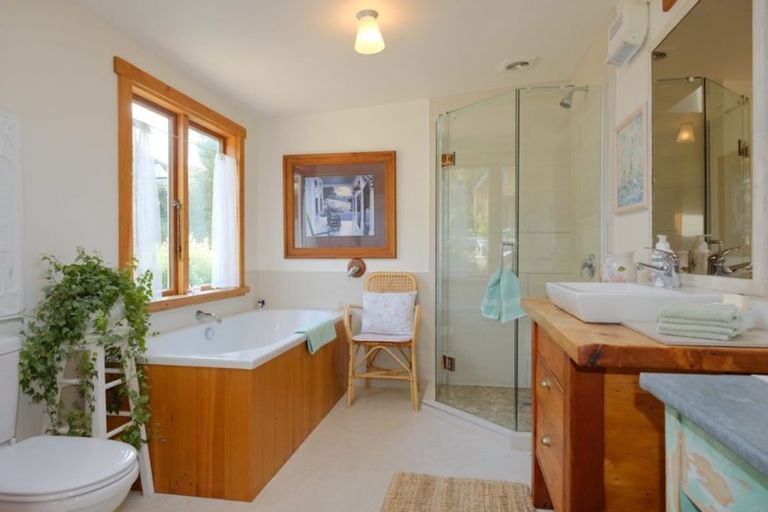 Photo of property in 1 Monowai Road, Ravensbourne, Dunedin, 9022