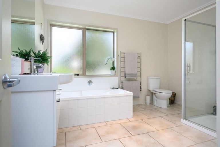 Photo of property in 176 Thornton Road, Cambridge, 3434