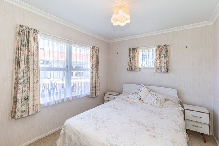 Photo of property in 10 Ross Street, Levin, 5510