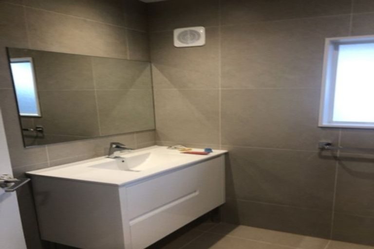 Photo of property in 27 Fraser Road, Narrow Neck, Auckland, 0624