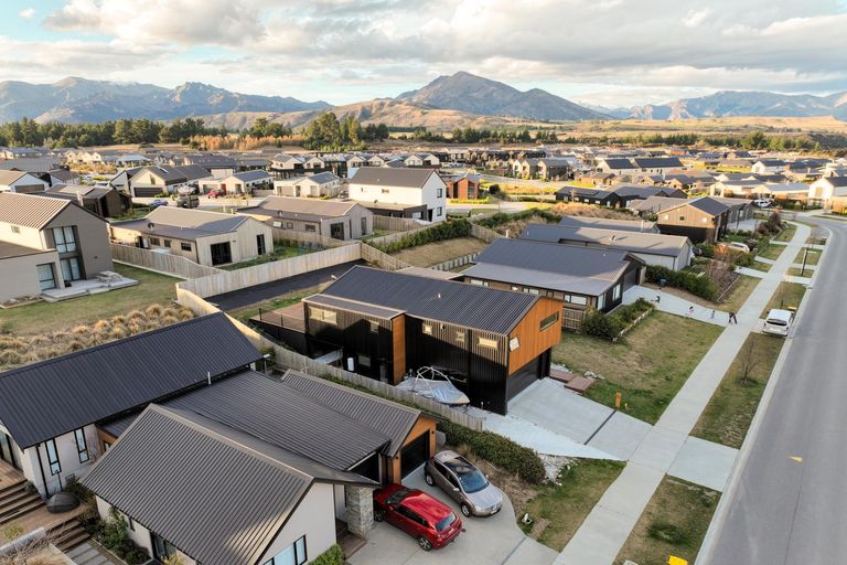 Photo of property in 41 Mount Linton Avenue, Wanaka, 9305