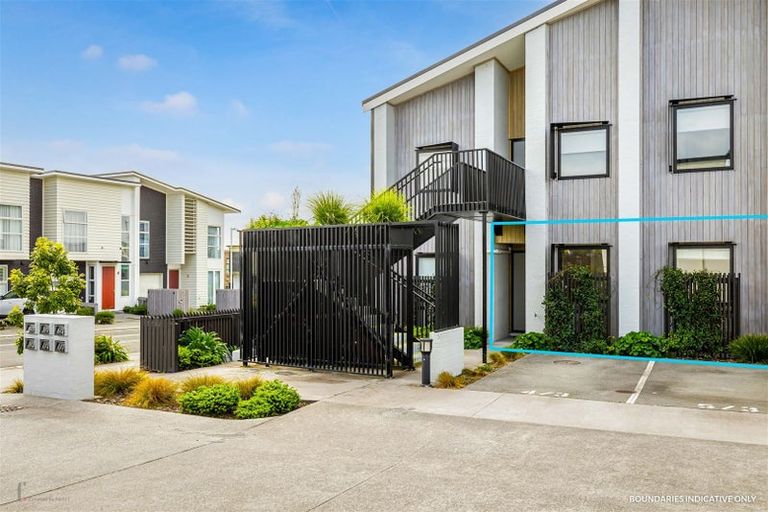 Photo of property in 2/3 Genevieve Lane, Hobsonville, Auckland, 0616