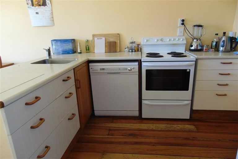 Photo of property in 13 Roslyn Road, Bluff Hill, Napier, 4110